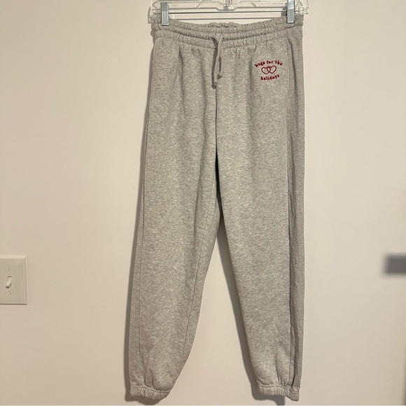 Pudus gray sweatpants with embroidered hearts - Picture 1 of 6
